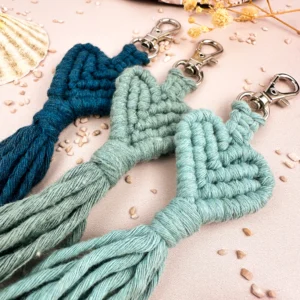COEUR ALOHA – Porte clés en macramé (4)